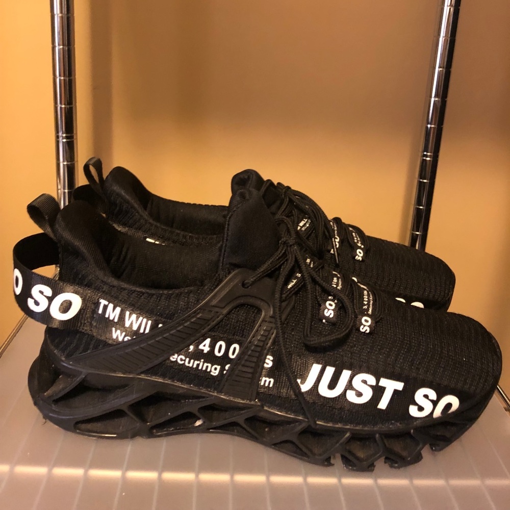 Just So So, UMYOGO Black 9.5 Woman’s Sneakers